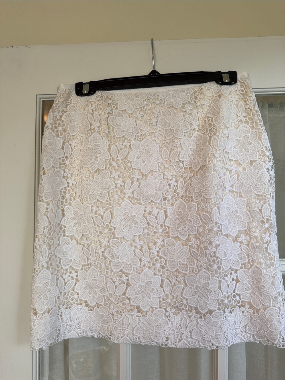 Leggiadro Cream Floral Lace Skirt